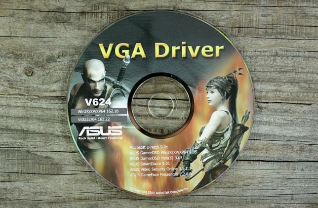 files/2018/09/driver.jpg 644w, http://www.x.kr.ua/files/2018/09/driver-300x196.jpg 300w Компакт-диск с драйвером для видеокарты